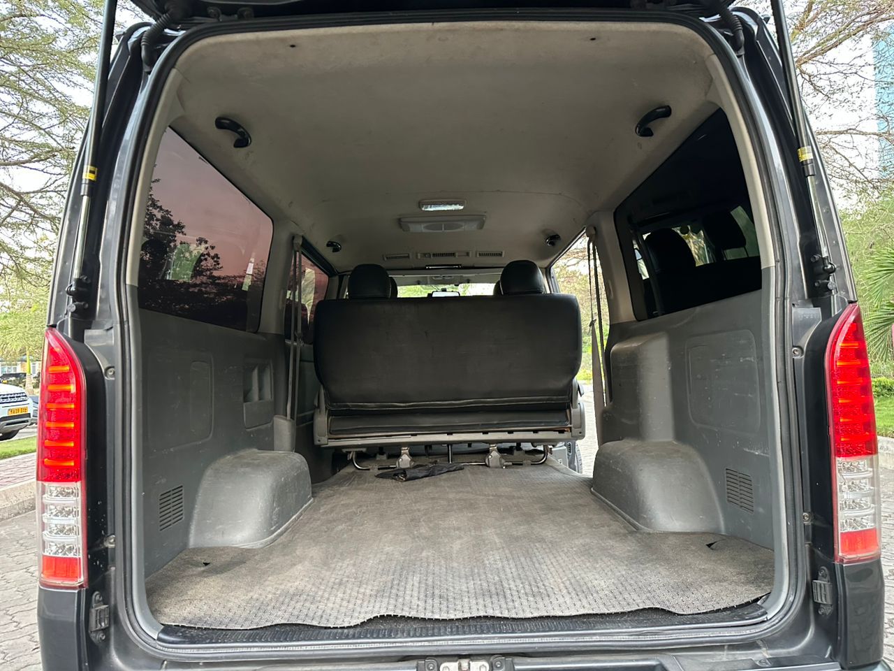 HIACE thumbnail 6